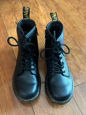 Kids Dr. Martens black - size 1 - like new